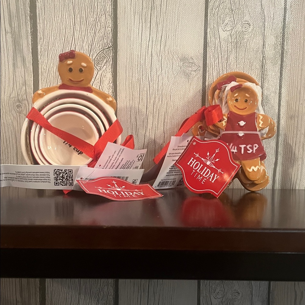 Holiday Time Gingerbread Baking Set with Red Accents